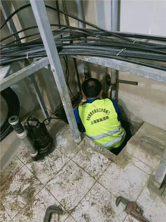 移动钦州路大厦机房污水泵更换