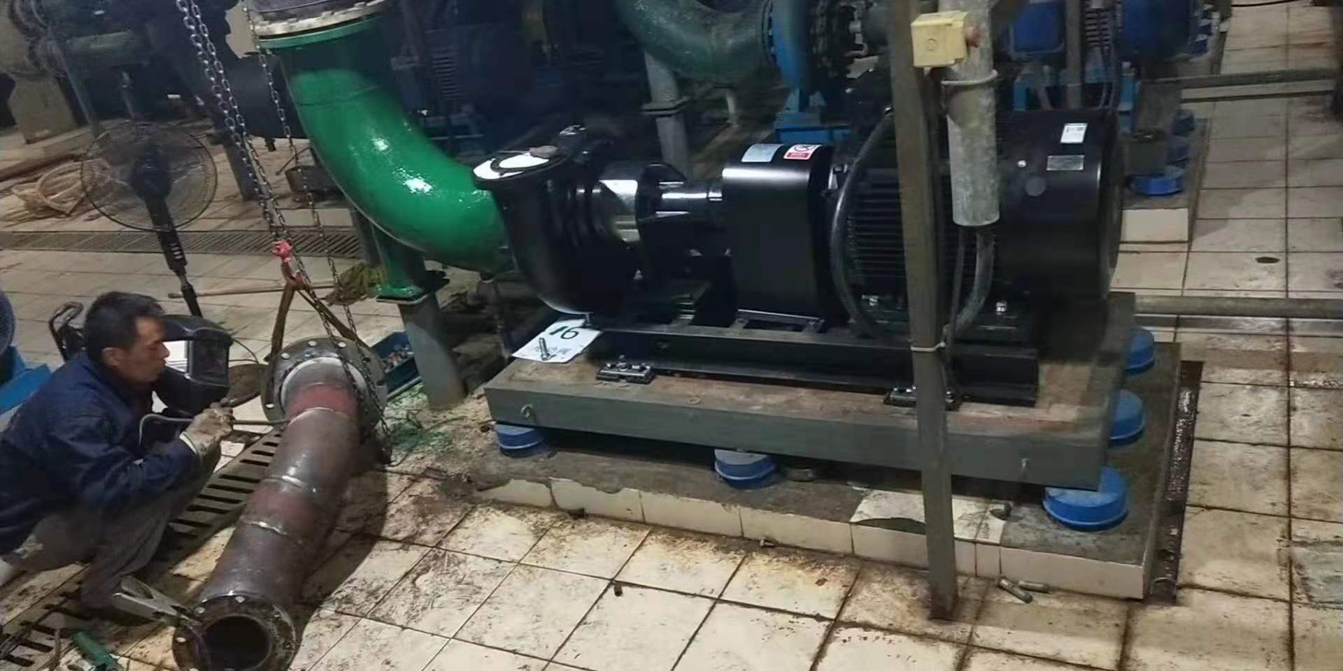 9南郊宾馆安空调泵更换中