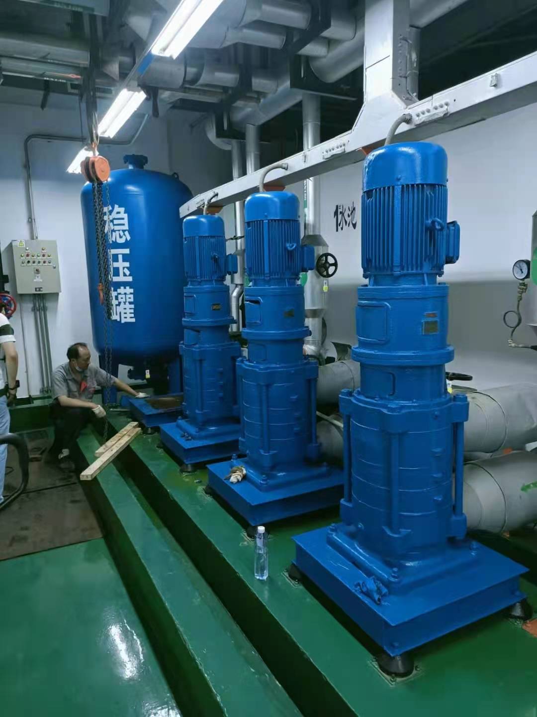 1上海松江区第一人民医院供水泵改造前