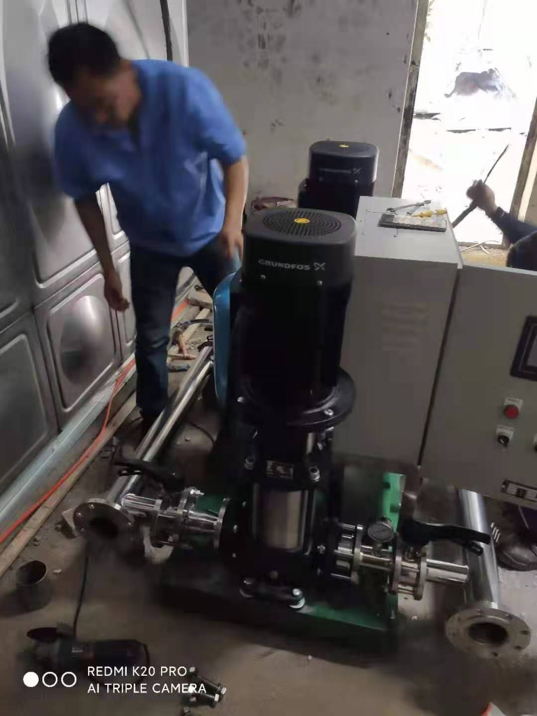 小区变频供水泵安装